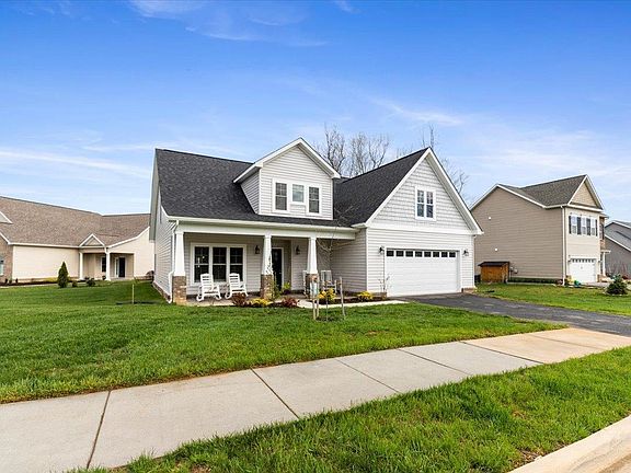 5th image of 122 Oak Meadow Ln