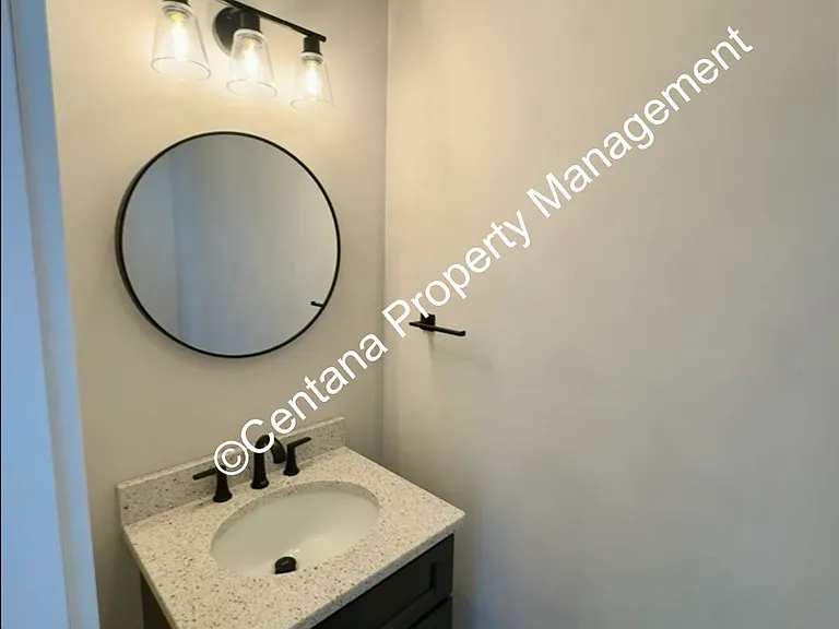 112 S. Clark St. — Photo 33
