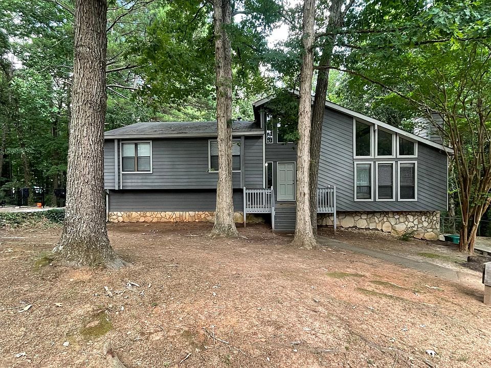 1st image of 631 Green Valley Dr SE