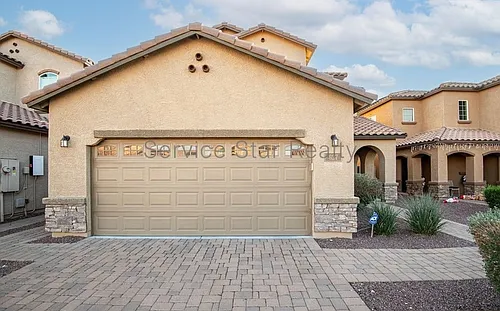 627 W Kerry Ln Photo 1