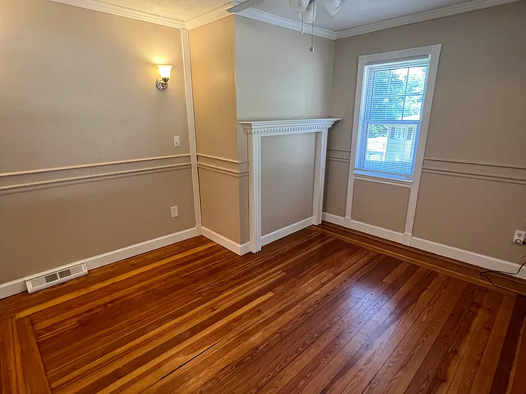 2494 Hartford Ave — Photo 8