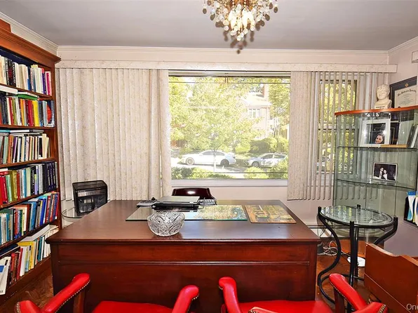 83-28 Abingdon Road image 7 of 34