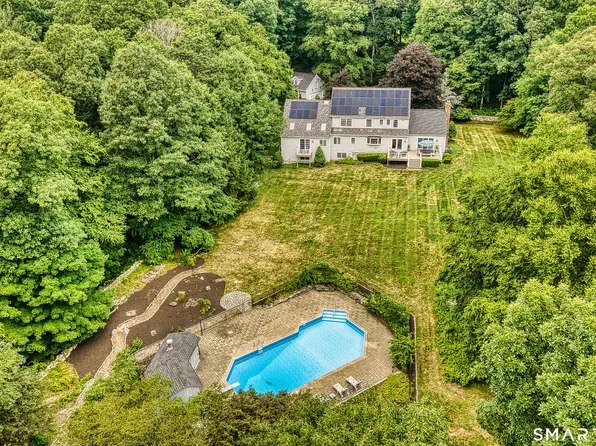 17 Plumtrees Road, Newtown, CT 06470