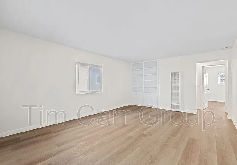 121 E Bay St #D — Photo 8