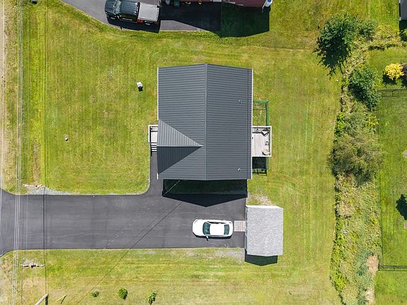 3rd image of 19 Katie Ave