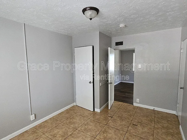 1950 N Oswego St — Photo 11