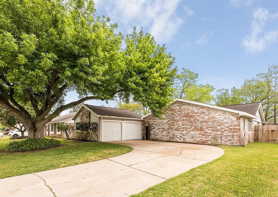 1st image of 4429 College Park Dr