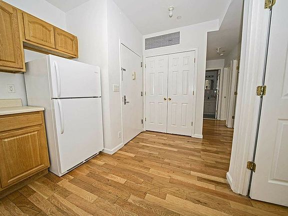 2nd image of 543 Kosciuszko St #3A