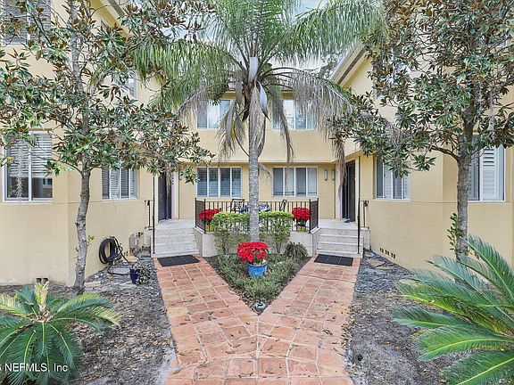 3rd image of 2159 RIVERSIDE Avenue #4