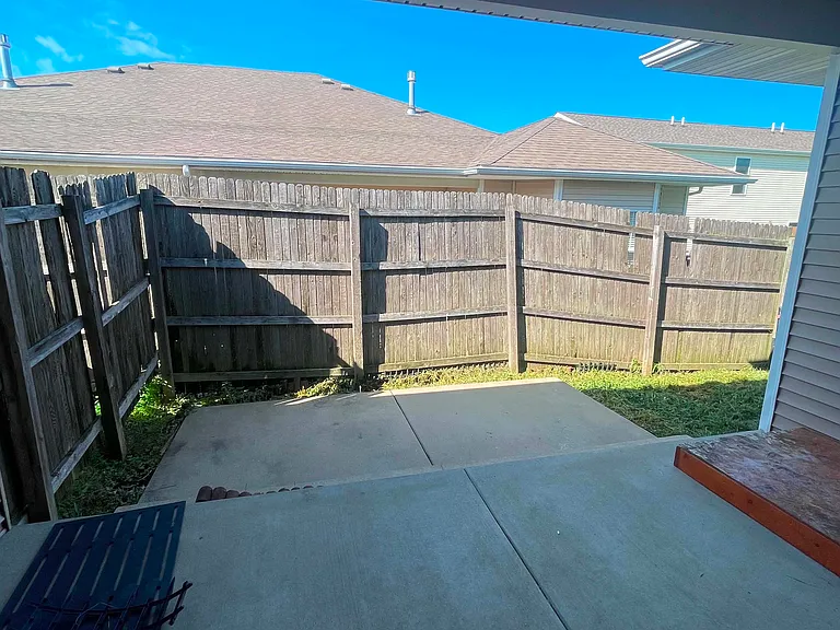 1505 Stonebluff Ct — Photo 8
