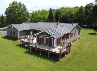 111 Johns River Dr, Newport, VT 05855