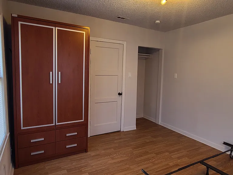 1533 Alhambra — Photo 9