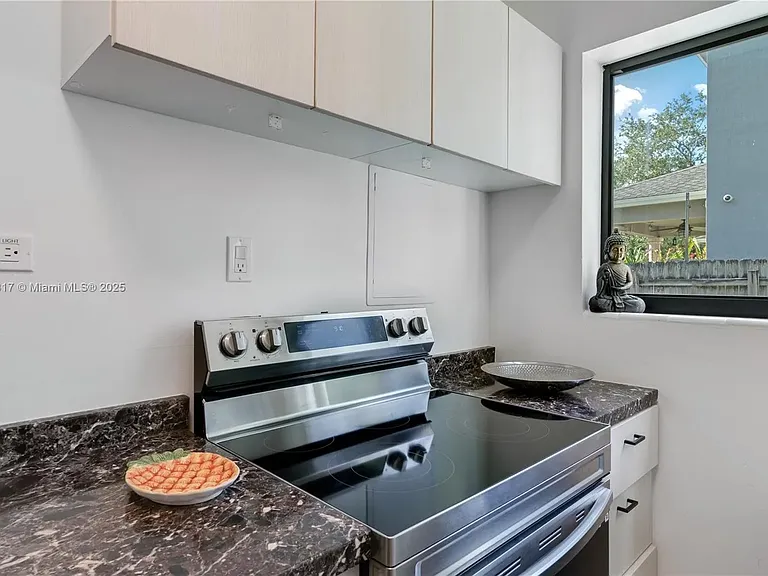 11534 NE 13th Ave — Photo 25