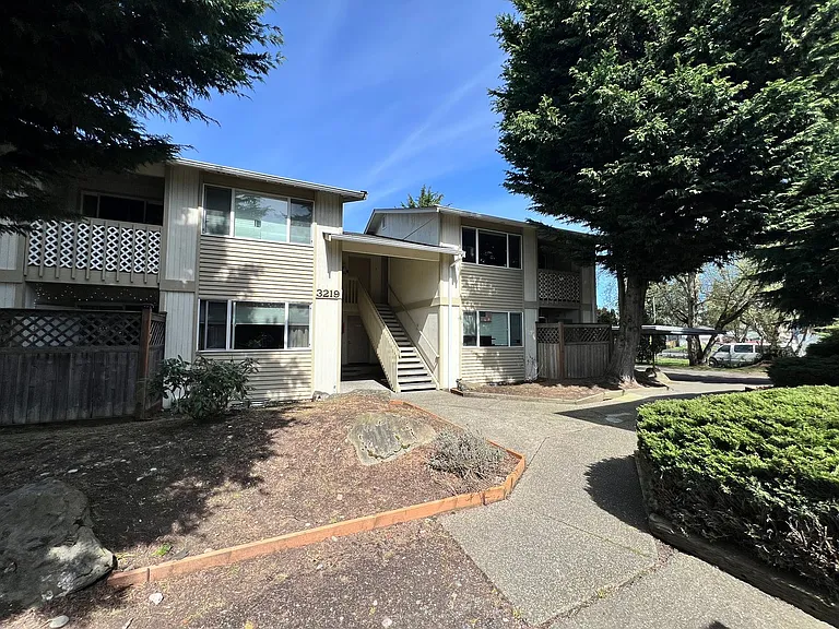 3219 49th Ave NE — Photo 10