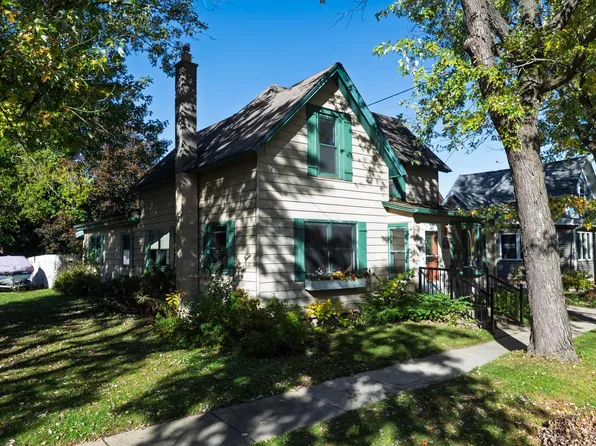 221 Evergreen STREET, Dousman, WI 53118