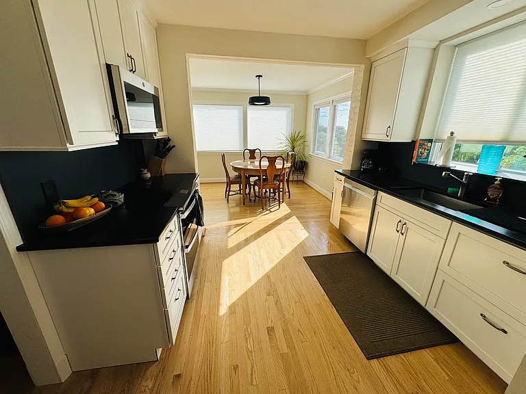 3309 Highwood Dr SE — Photo 6
