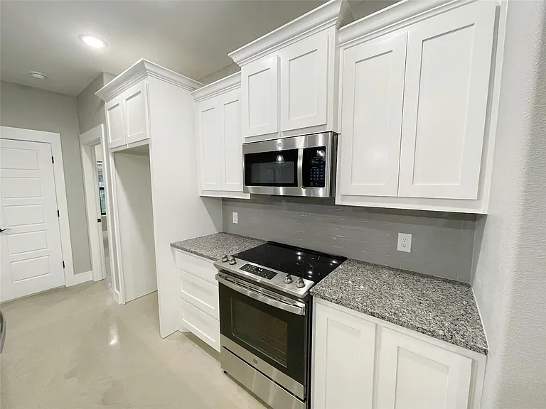 122 E Harrison St — Photo 6
