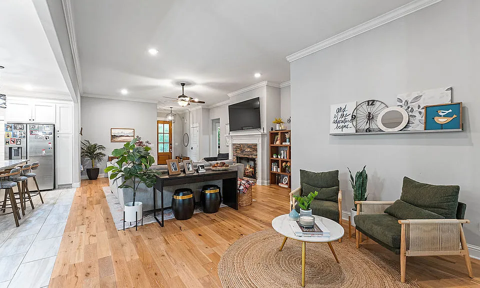 3 Donington Cir