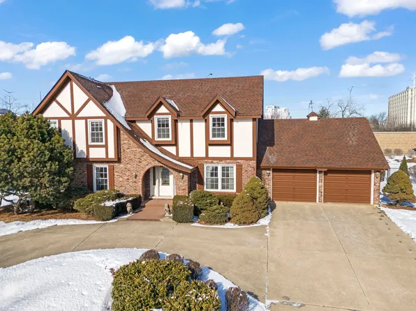 19W140 Avenue Chateaux N, Oak Brook, IL 60523