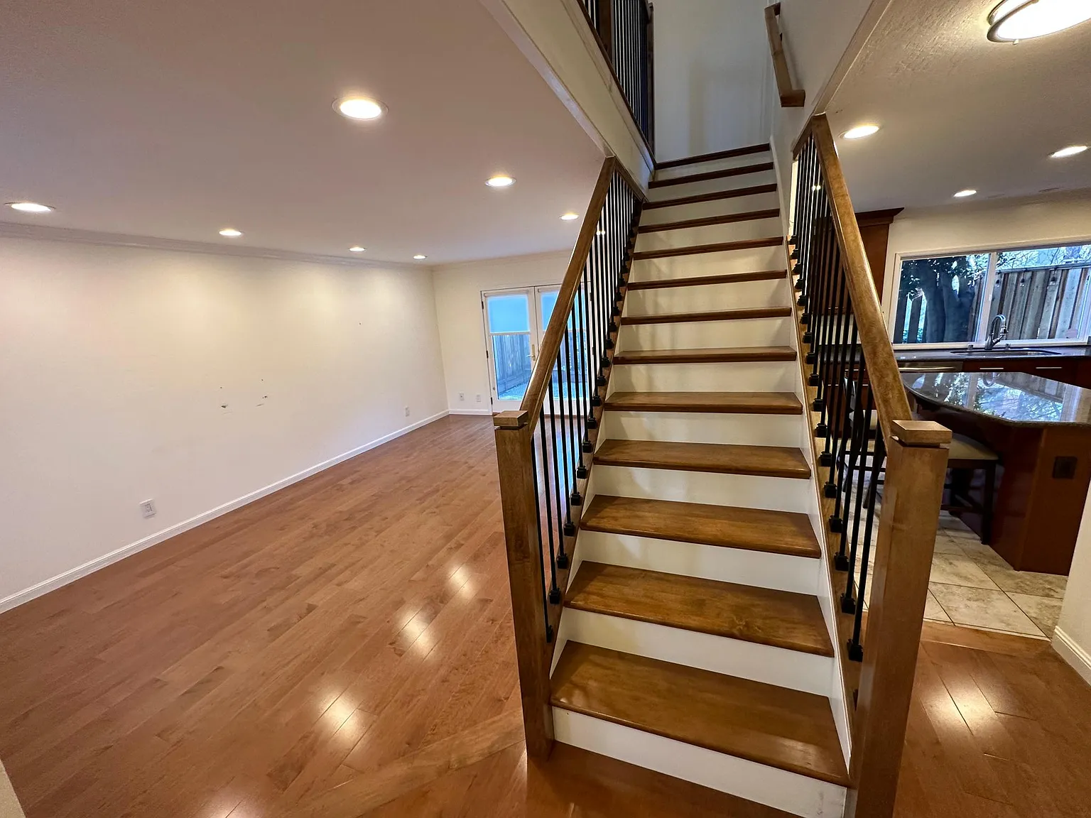 3 bed, 2.5 bath, 1557 sqft, $5,100 — Photo 3