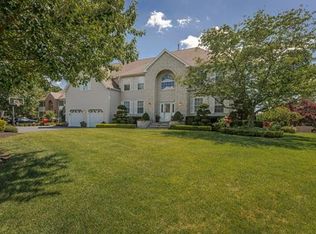 17 Oak Hill Dr, Monroe Township, NJ 08831