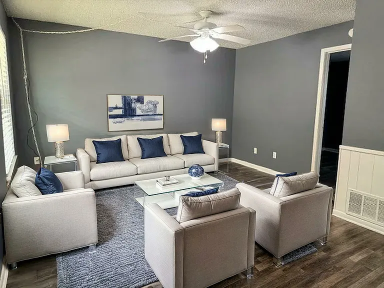 South Castle Apartments — Photo 19