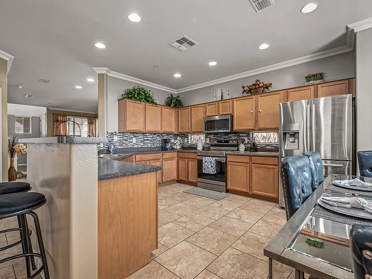 12025 W Polk St — Photo 16