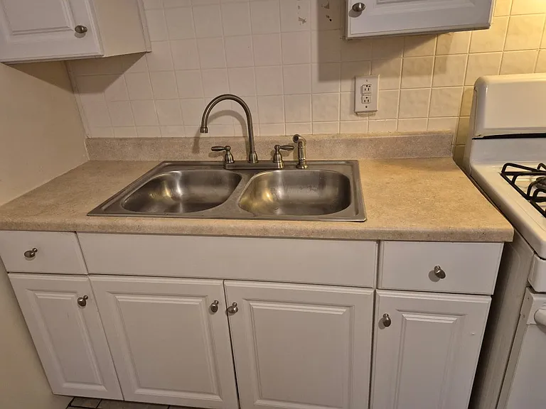 224 Becker Dr — Photo 6