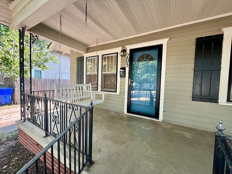 205 S Flood Ave — Photo 2