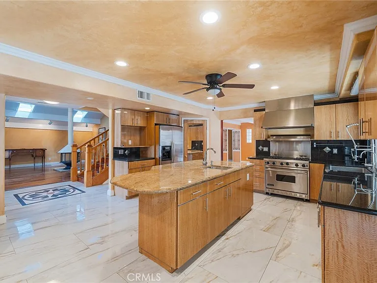 5562 Highland Ave — Photo 6