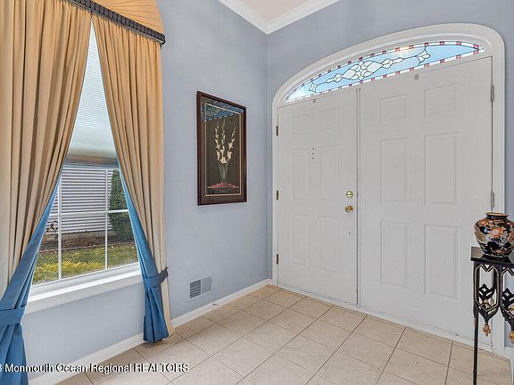 4th image of 10 Amberlands Court