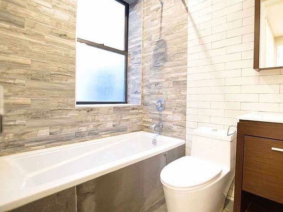 3rd image of 542 Kosciusko St #2L