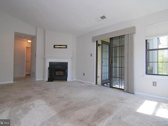 4th image of 102 Basswood Ct