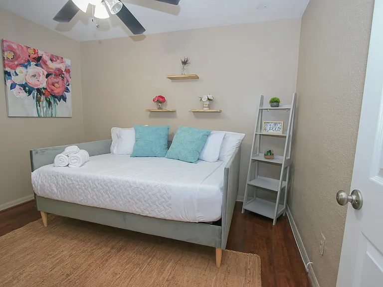 55 Velma Dr W — Photo 31