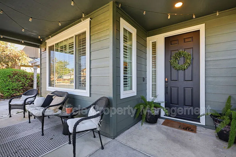 3 bed, 2.5 bath, 1966 sqft, $3,600 — Photo 3