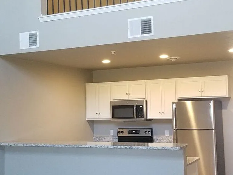 Chapel Hill Apartments — Photo 10
