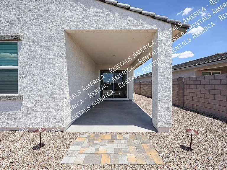 3380 N Camden Dr — Photo 42