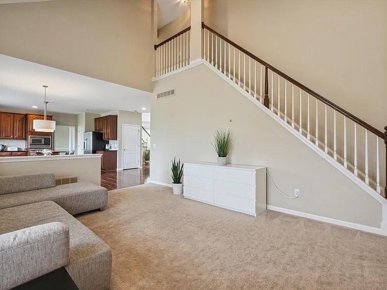 24323 Bellingham Dr — Photo 28