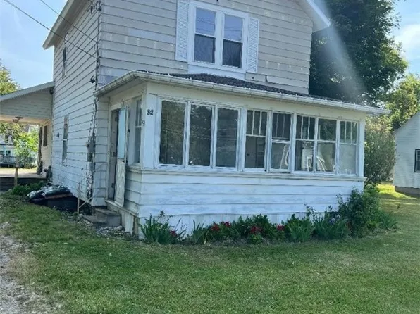 32 Seymour St, Fredonia, NY 14063