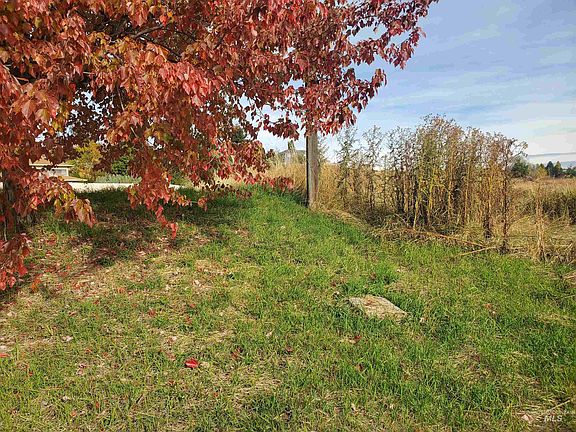 3rd image of 502 W Palouse River Dr