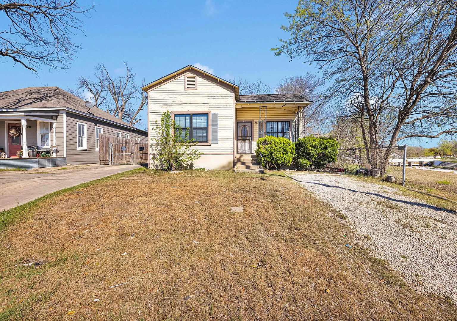 Duplex for Rent in the Heart of SA! — Photo 1