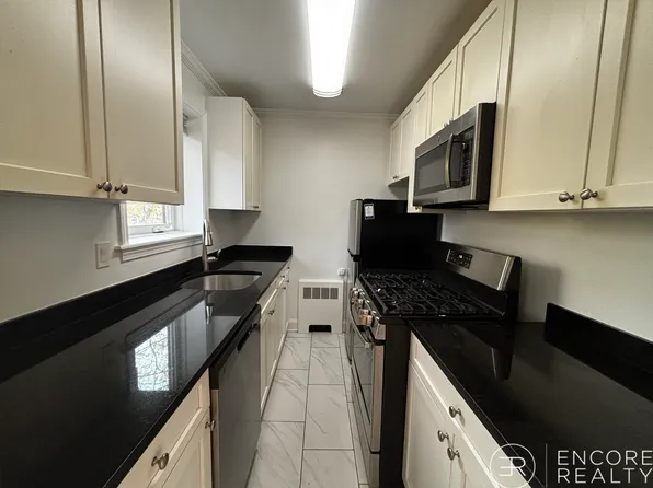29 Littell Rd #1, Brookline, MA 02446