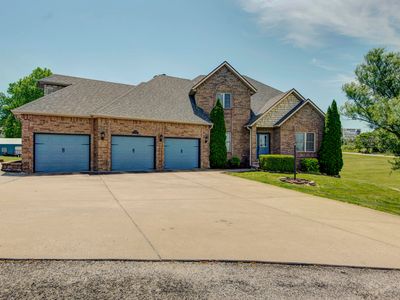 128 Green Oaks Drive, Ozark, MO, 65721