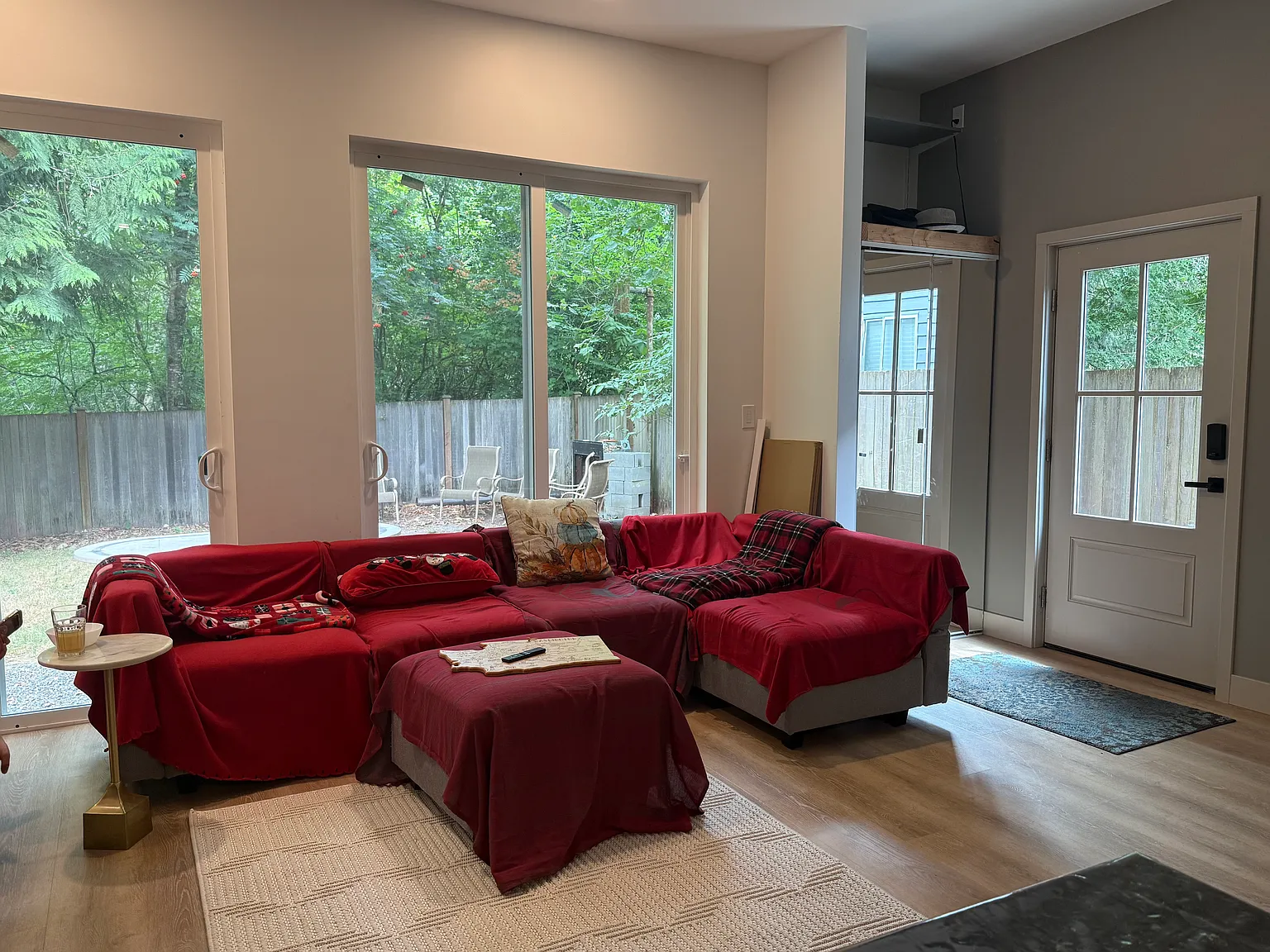 3 bed, 1450 sqft, $3,350 — Photo 3