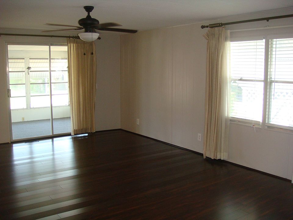 LR - lanai access 