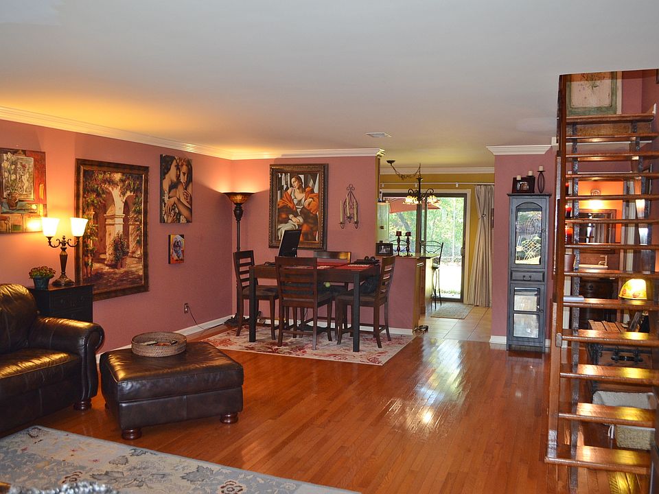 1st image of 24 Belmar Dr E