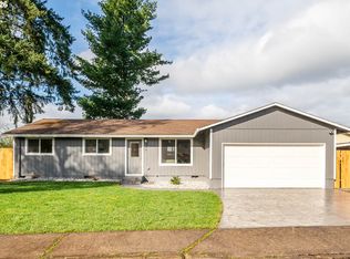 879 N Broadway St, Estacada, OR