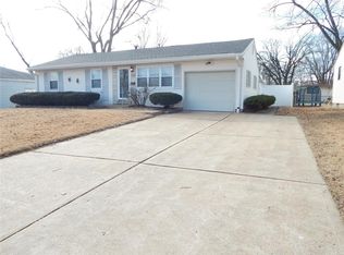822 Riderwood Dr, Hazelwood, MO 63042