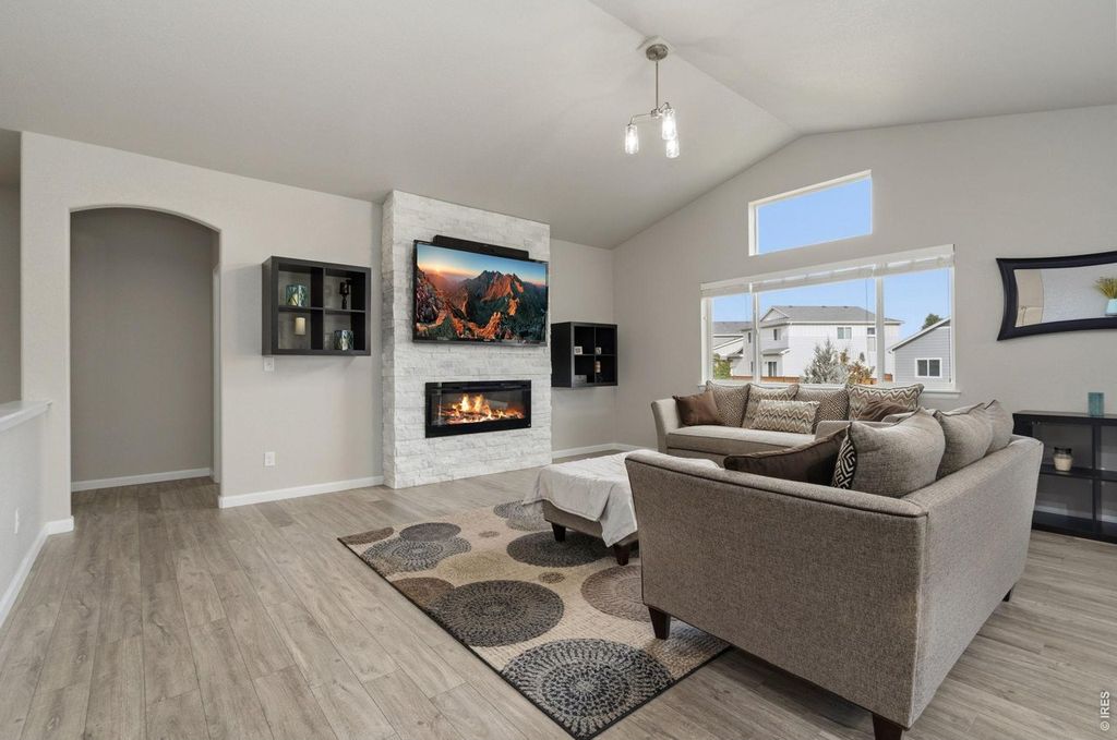 217 Saskatoon Dr
