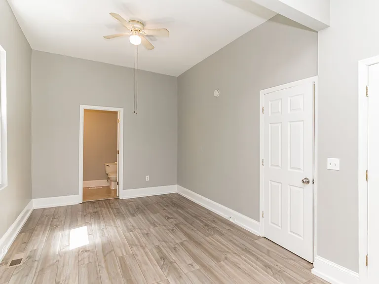 2227 Linden Ave — Photo 9